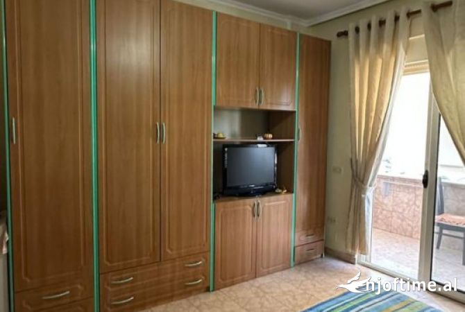 Shtepi me qera Apartament ne Tirane, 2+1, Mobilimi E mobiluar, Pagesa 650  Euro.