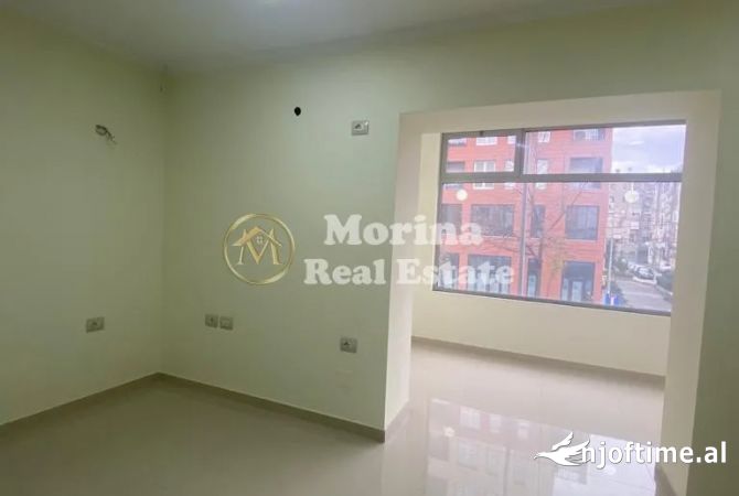 Ambient Biznesi, Rruga Hoxha Tahsim–600 Euro/Muaj.