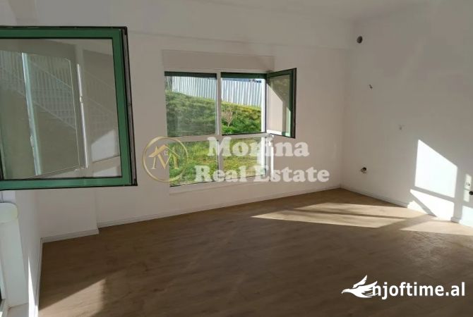 Shtepi me qera Apartament ne Tirane, Garsoniere, Mobilimi Bosh, pa mobiluar, Pagesa 255  Euro.