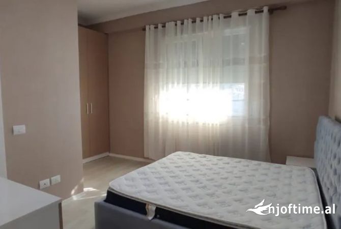 Shtepi ne shitje Apartament ne Tirane, 2+1, Mobilimi E mobiluar, Pagesa 184,800  Euro.