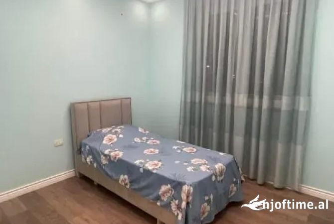 Shtepi me qera Shtepi Private ne Tirane, 3+1, Mobilimi E mobiluar, Pagesa 600  Euro.
