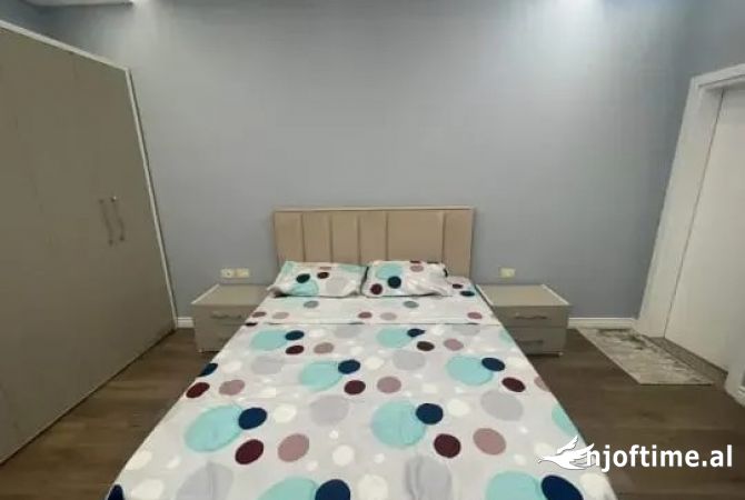 Shtepi me qera Shtepi Private ne Tirane, 3+1, Mobilimi E mobiluar, Pagesa 600  Euro.