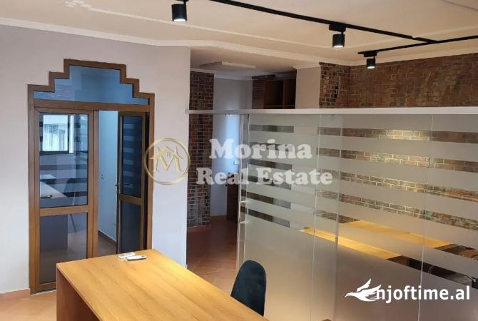 Qera, Ambient Biznesi/, te Bulevardi Zogu 1, 600 euro/muaj