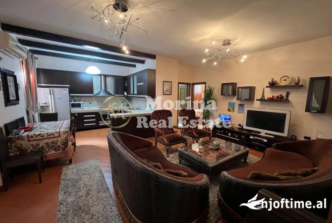 Shtepi me qera Vila Luksoze ne Tirane, 4+1, Mobilimi E mobiluar, Pagesa 1,300  Euro.