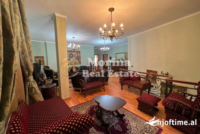 Shtepi me qera Vila Luksoze ne Tirane, 4+1, Mobilimi E mobiluar, Pagesa 1,300  Euro.