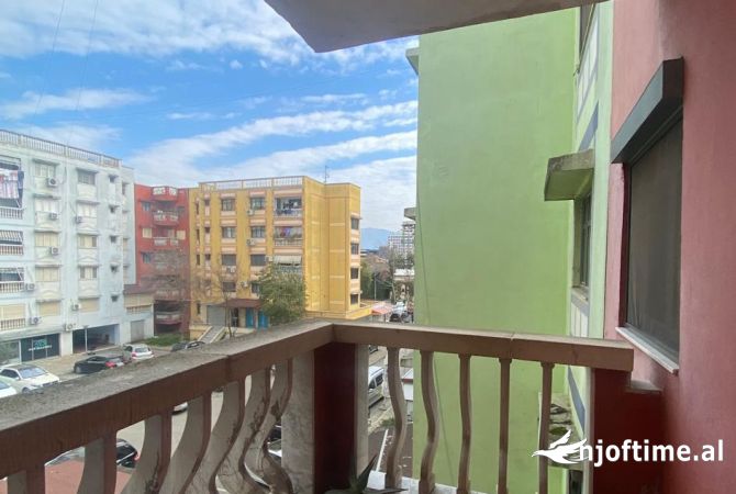 Shtepi me qera 2+1 ne Tirane - 380 Euro