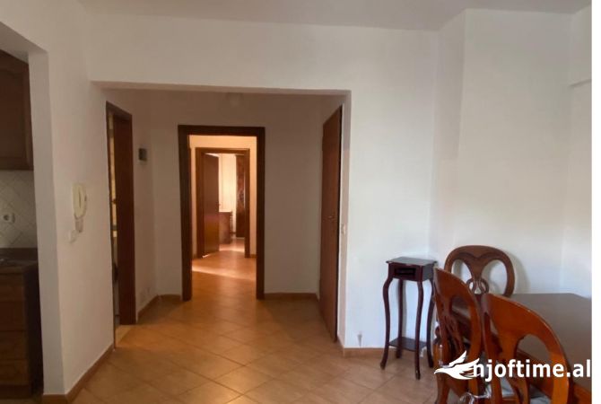 Shtepi me qera 2+1 ne Tirane - 380 Euro
