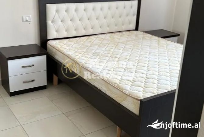 Shtepi ne shitje Apartament ne Tirane, 2+1, Mobilimi Pjeserisht e mobiluar, Pagesa 110,000  Euro.