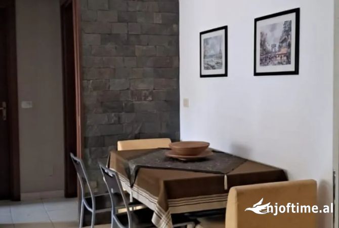 Shtepi me qera Apartament ne Tirane, 2+1, Mobilimi E mobiluar, Pagesa 600  Euro.