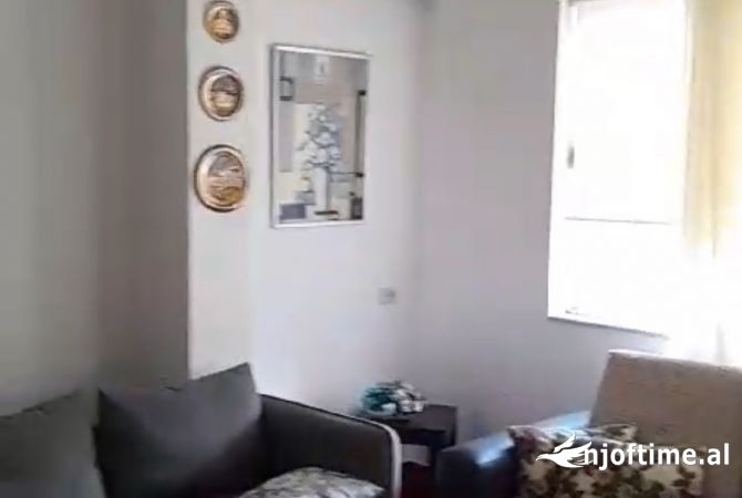 Shtepi me qera Apartament ne Tirane, 3+1, Mobilimi E mobiluar, Pagesa 450  Euro.