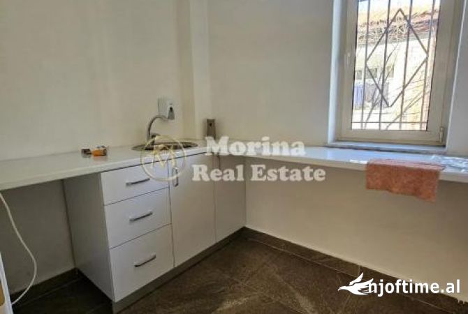 Ambient biznesi me qera 3+1 ne Tirane - 1,500 Euro