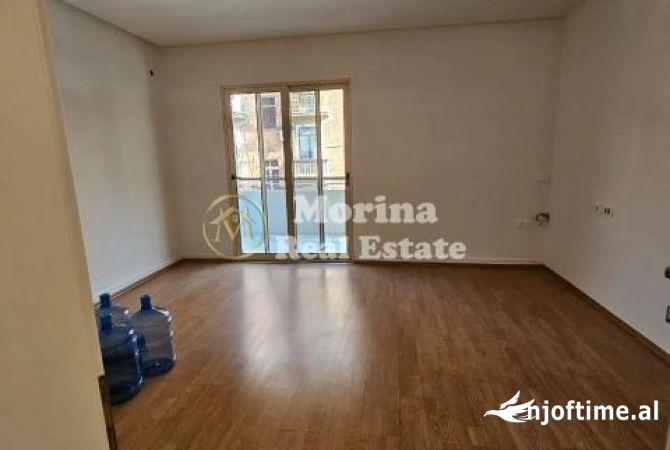 Ambient biznesi me qera 3+1 ne Tirane - 1,500 Euro