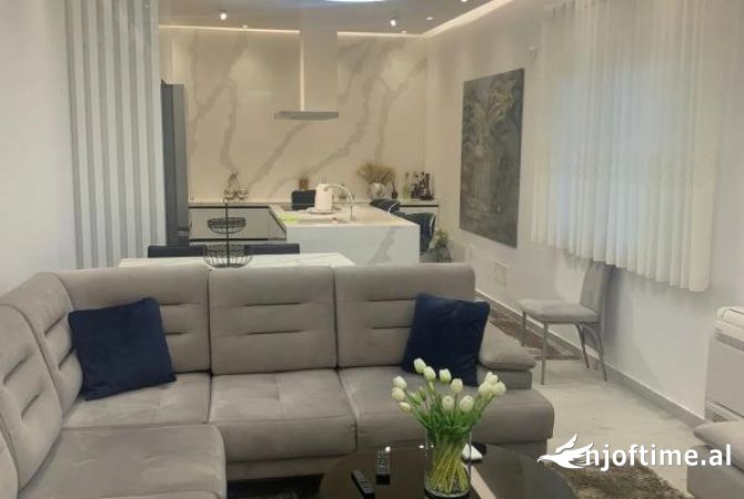 Shtepi ne shitje 4+1 ne Tirane - 280,000 Euro
