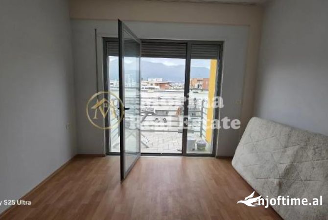 Shtepi me qera Apartament ne Tirane, 2+1, Mobilimi E mobiluar, Pagesa 500  Euro.