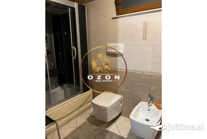 Shtepi me qera Apartament ne Tirane, 3+1, Mobilimi E mobiluar, Pagesa 1,000  Euro.