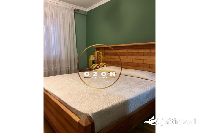 Shtepi me qera Apartament ne Tirane, 3+1, Mobilimi E mobiluar, Pagesa 1,000  Euro.