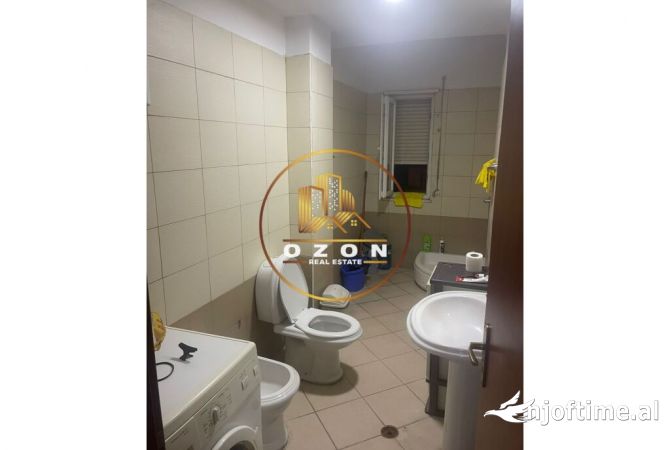 Shtepi me qera Apartament ne Tirane, 2+1, Mobilimi E mobiluar, Pagesa 500  Euro.