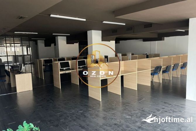 Ambient per Shitje 350m2, Sheshi Willson Tirane!