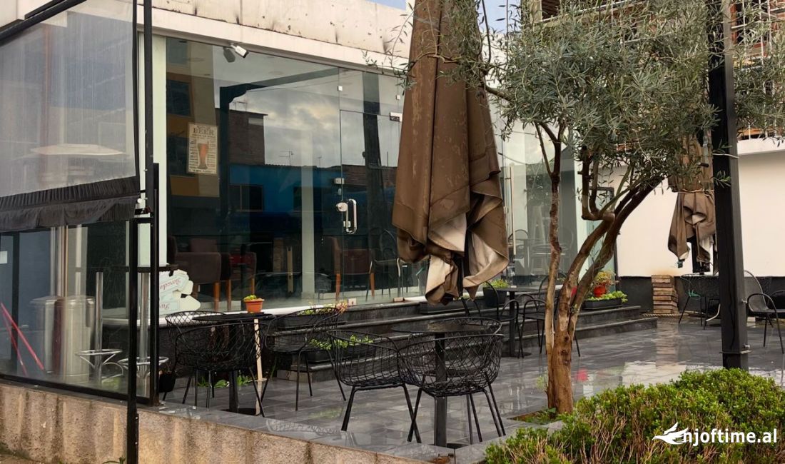 Jepet me qera ambjent biznesi buze rruges kryesore