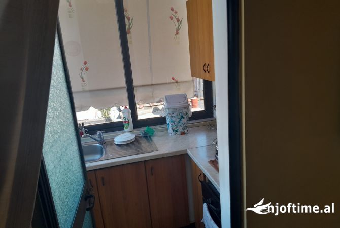 Shtepi me qera Apartament ne Tirane, 3+1, Mobilimi E mobiluar, Pagesa 900  Euro.
