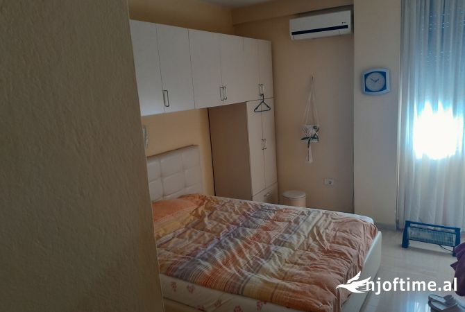 Shtepi me qera Apartament ne Tirane, 3+1, Mobilimi E mobiluar, Pagesa 900  Euro.