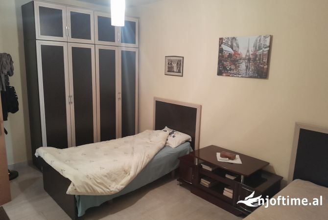 Shtepi me qera Apartament ne Tirane, 3+1, Mobilimi E mobiluar, Pagesa 900  Euro.