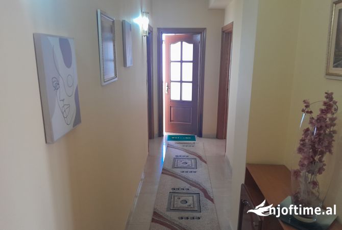 Shtepi me qera Apartament ne Tirane, 3+1, Mobilimi E mobiluar, Pagesa 900  Euro.