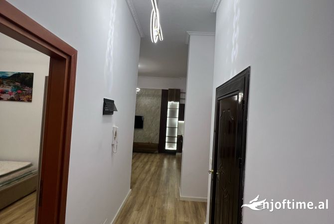 Shtepi ne shitje Apartament ne Tirane, 2+1, Mobilimi E mobiluar, Pagesa 145,000  Euro.