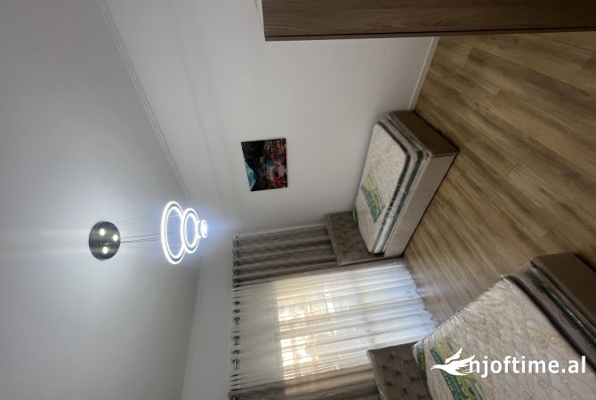Shtepi ne shitje Apartament ne Tirane, 2+1, Mobilimi E mobiluar, Pagesa 145,000  Euro.