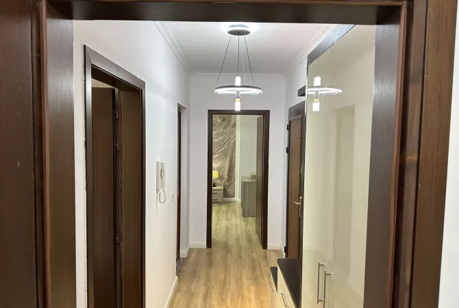Shtepi ne shitje Apartament ne Tirane, 2+1, Mobilimi E mobiluar, Pagesa 145,000  Euro.