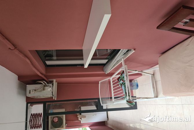 Shtepi ne shitje Apartament ne Tirane, 2+1, Mobilimi E mobiluar, Pagesa 156,000  Euro.