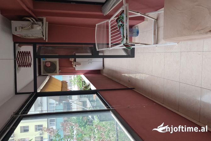Shtepi ne shitje Apartament ne Tirane, 2+1, Mobilimi E mobiluar, Pagesa 156,000  Euro.