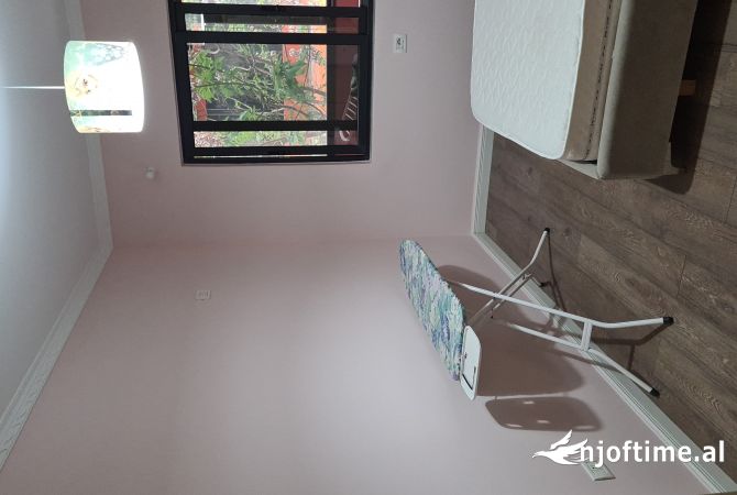 Shtepi ne shitje Apartament ne Tirane, 2+1, Mobilimi E mobiluar, Pagesa 156,000  Euro.
