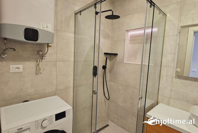 Shtepi ne shitje Apartament ne Durres, 2+1, Mobilimi Bosh, pa mobiluar, Pagesa 240,000  Euro.