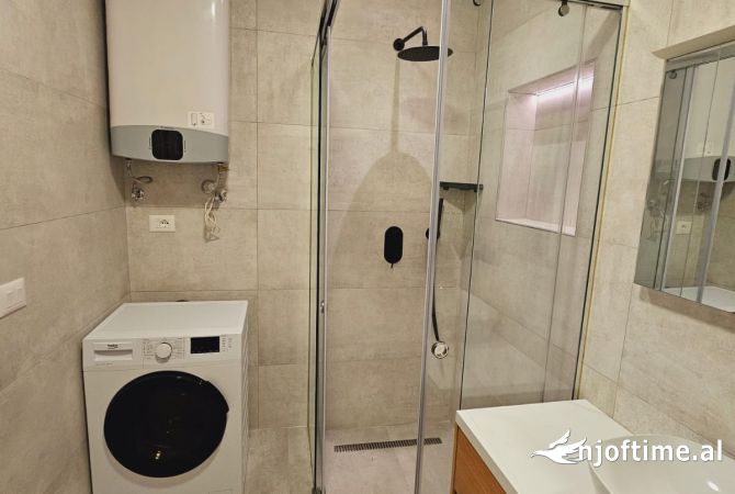 Shtepi ne shitje Apartament ne Durres, 2+1, Mobilimi Bosh, pa mobiluar, Pagesa 240,000  Euro.