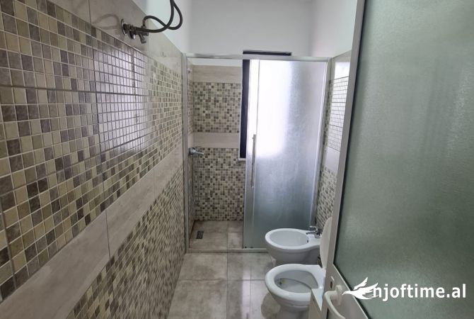 Shtepi ne shitje Apartament ne Durres, 2+1, Mobilimi E mobiluar, Pagesa 145,000  Euro.