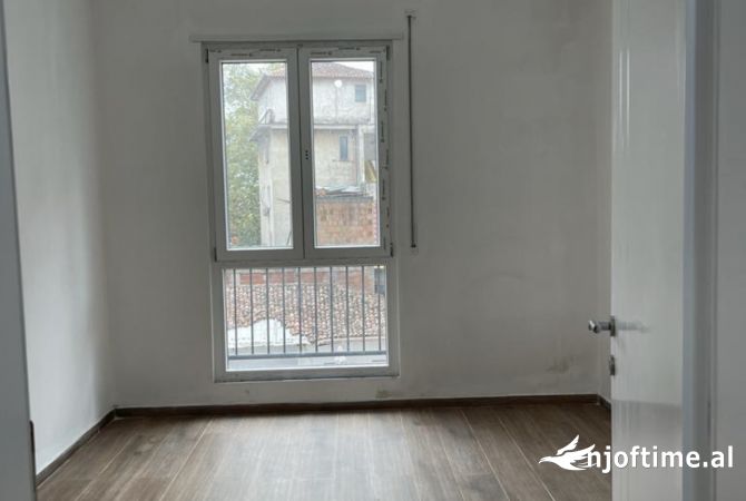Shtepi me qera Apartament ne Tirane, 1+1, Mobilimi Bosh, pa mobiluar, Pagesa 900  Euro.