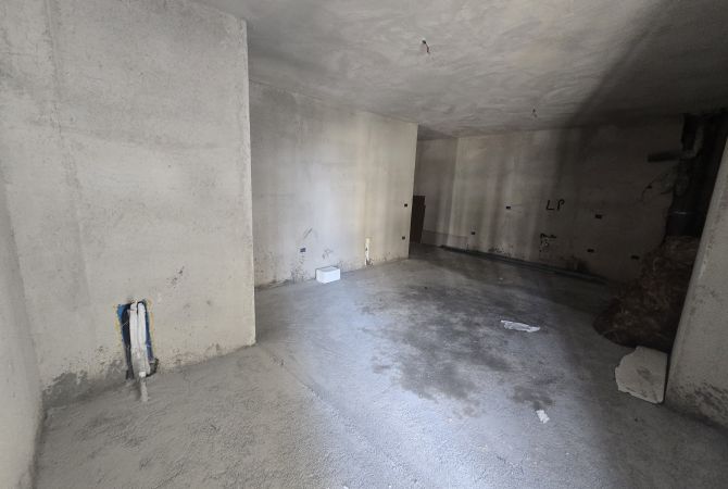 Shtepi ne shitje Apartament ne Tirane, 2+1, Mobilimi Bosh, pa mobiluar, Pagesa 137,500  Euro.