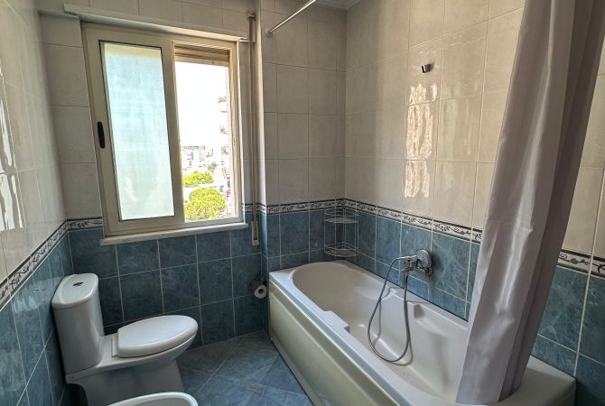 Shtepi me qera Apartament ne Tirane, 1+1, Mobilimi E mobiluar, Pagesa 550  Euro.