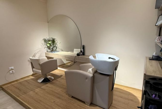 Ambient biznesi me qera 3+1 ne Tirane - 950 Euro