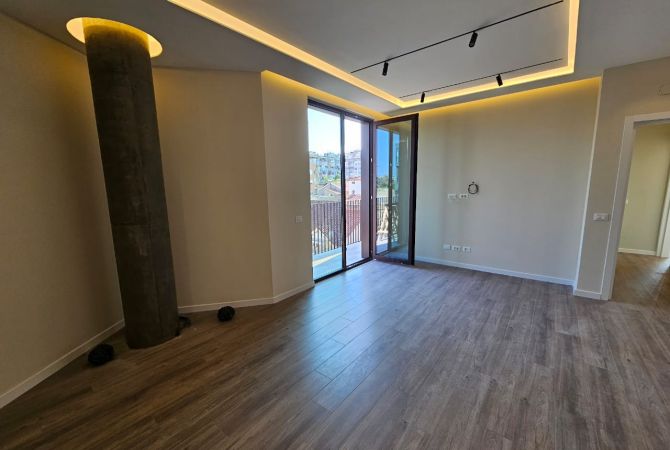 Ambient biznesi me qera 3+1 ne Tirane - 1,400 Euro