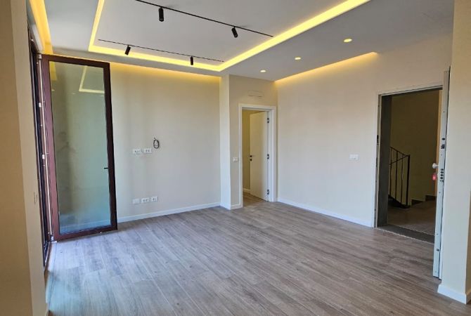 Ambient biznesi me qera 3+1 ne Tirane - 1,400 Euro