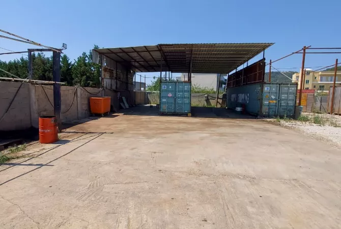 Ambiente Commerciale in Affitto 6+1 a Tirana - 1,500 Euro