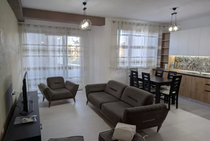 Shtepi me qera 2+1 ne Tirane - 650 Euro