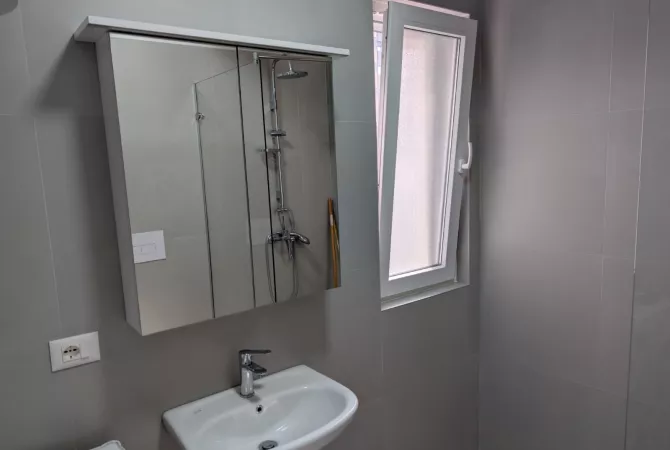 Shtepi me qera Apartament ne Tirane, 2+1, Mobilimi E mobiluar, Pagesa 650  Euro.