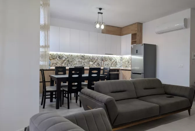 Shtepi me qera 2+1 ne Tirane - 650 Euro