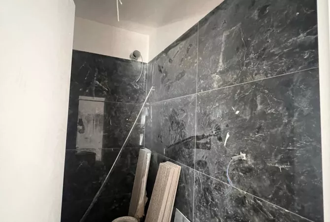 Shtepi ne shitje Apartament ne Tirane, 2+1, Mobilimi Bosh, pa mobiluar, Pagesa 225,000  Euro.