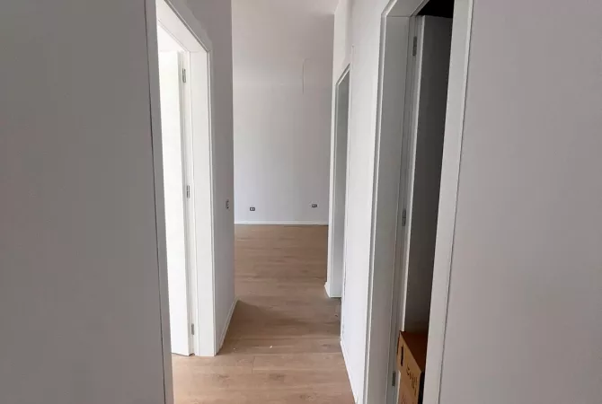 Shtepi ne shitje Apartament ne Tirane, 2+1, Mobilimi Bosh, pa mobiluar, Pagesa 225,000  Euro.