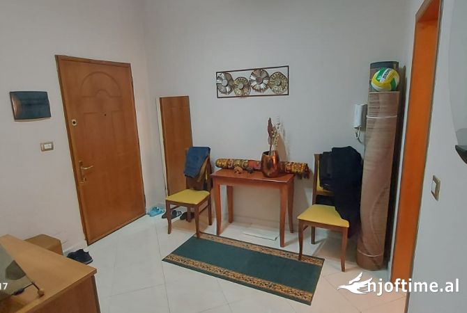 Shtepi me qera Apartament ne Tirane, 1+1, Mobilimi E mobiluar, Pagesa 45,000  Leke.