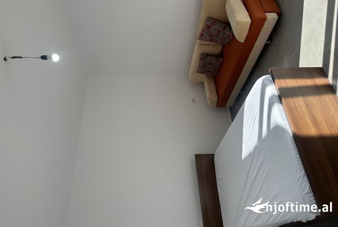 Shtepi me qera Shtepi Private ne Tirane, 1+1, Mobilimi E mobiluar, Pagesa 35,000  Leke.